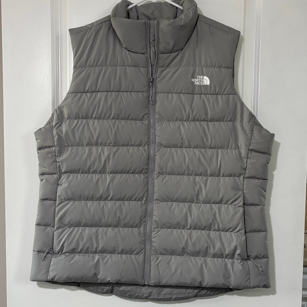 NWOT - The North Face - Woman’s Light Gray Quilted Full Zip Vest - XXL
